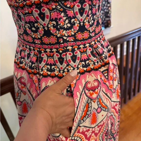 Vince Camuto Colorful Pink and White Fit and Flare Sleeveless V-neck Dress - Picture 4 of 10